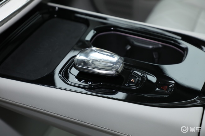 沃尔沃EM90首台量产车下线 售价81.80万元插图12