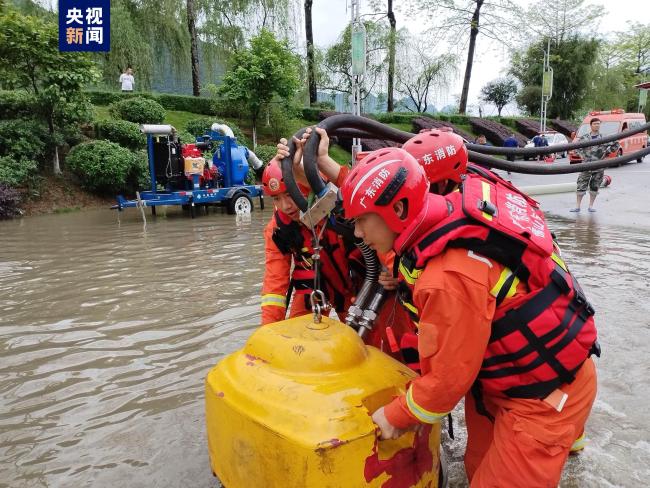 暴雨导致内涝 广东消防已营救转移被困群众1534人插图2