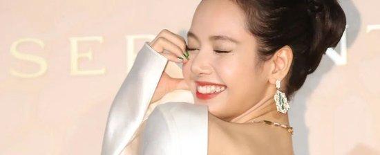 韩国大热女团引发Y2K牙钻美妆热潮插图13