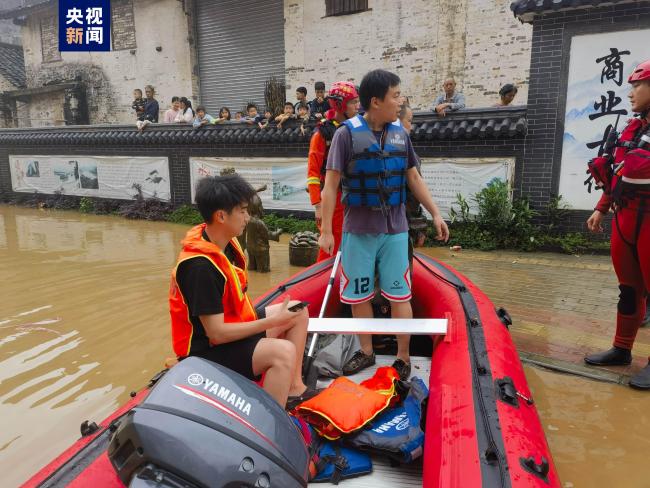 暴雨导致内涝 广东消防已营救转移被困群众1534人插图
