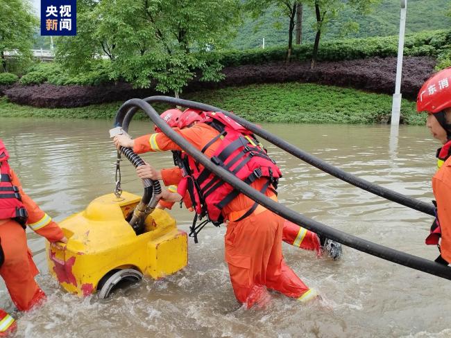暴雨导致内涝 广东消防已营救转移被困群众1534人插图1
