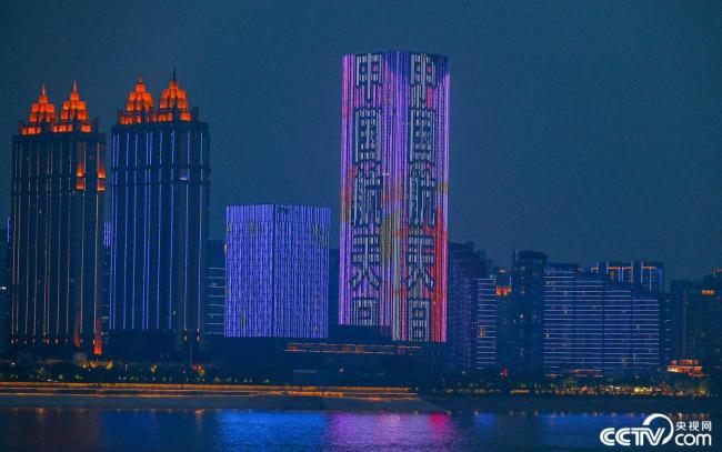 “中国航天日”主题灯光秀点亮武汉夜空插图